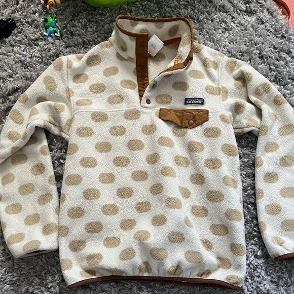 Patagonia Tops - Patagonia synchilla t strap white and cream polka dot xs